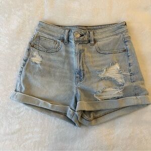 AE Light Wash Distressed Mom Short